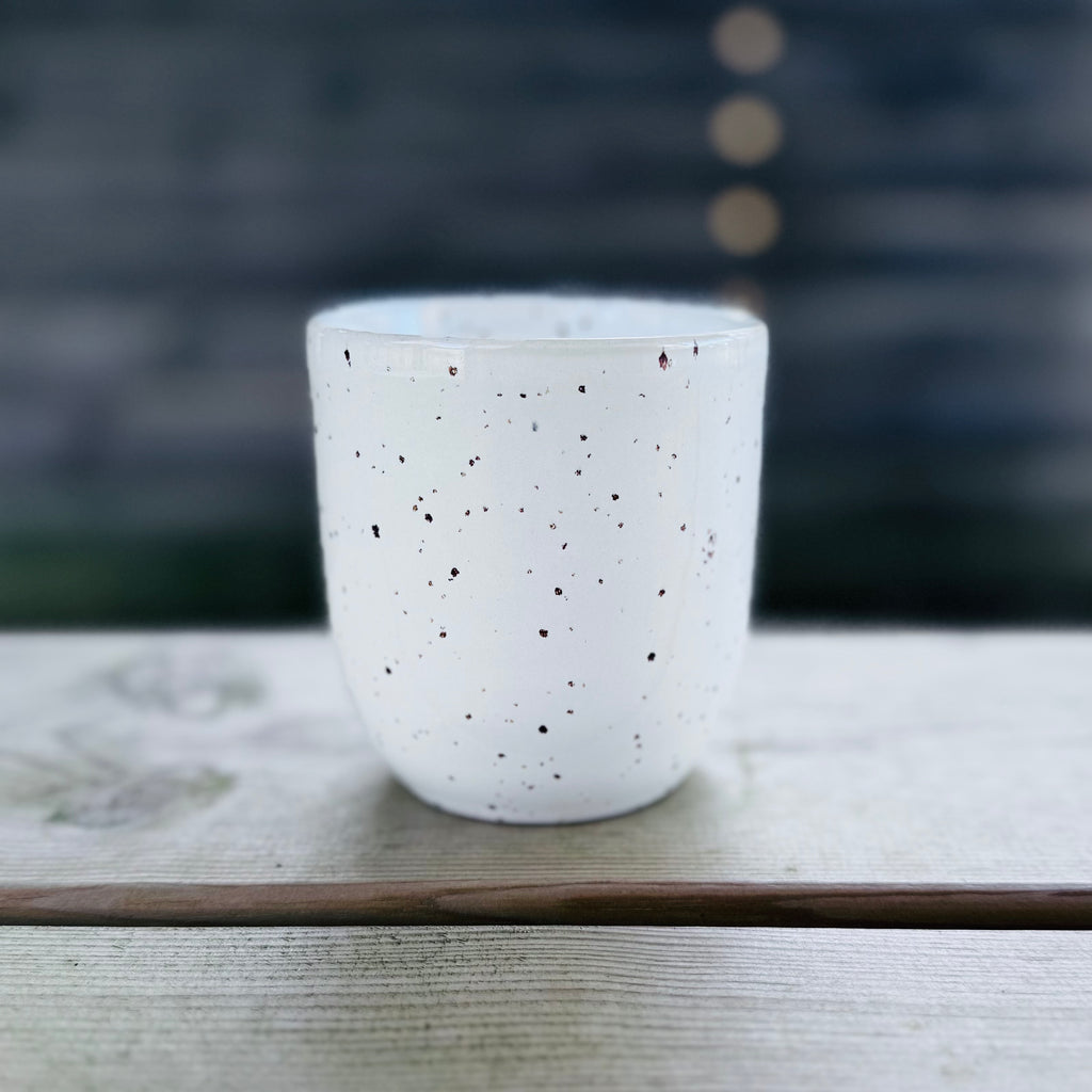Mug - en grès blanc moucheté